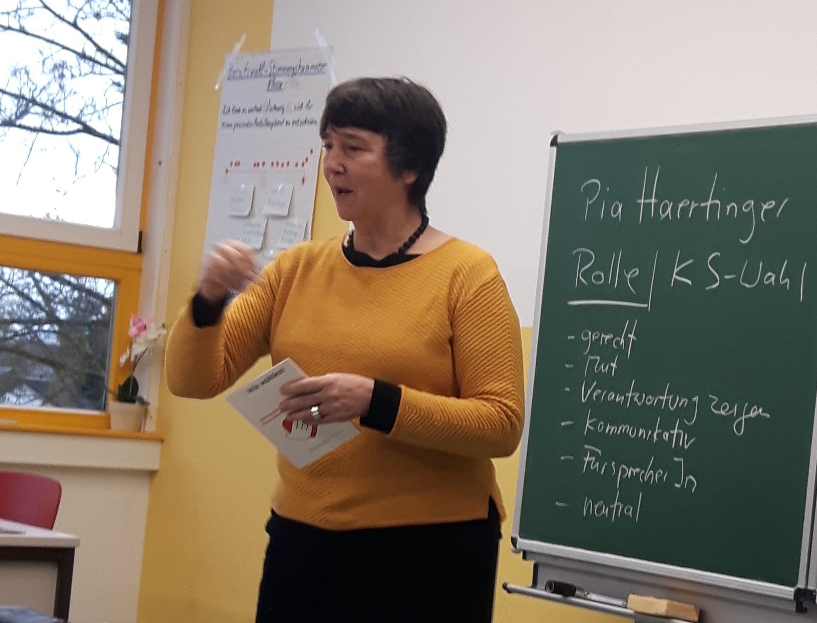 Stadträtin Dr. Pia Haertinger besucht die Private Wirtschaftsschule Frenzel in Augsburg.